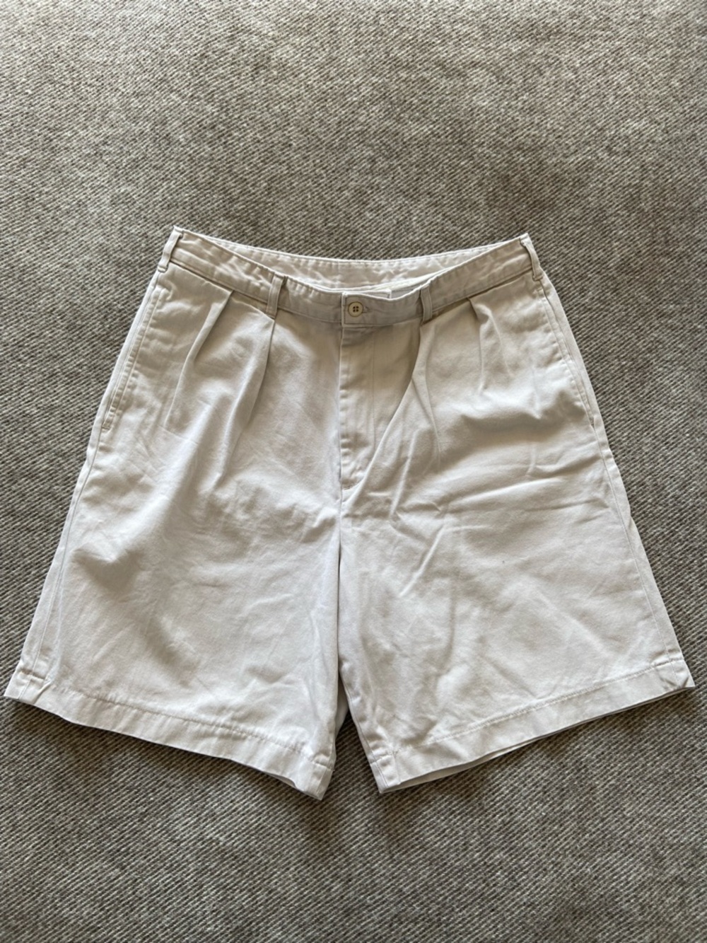 Vintage 1990s J. Crew oarsman pleated chino shorts in stone, size 34